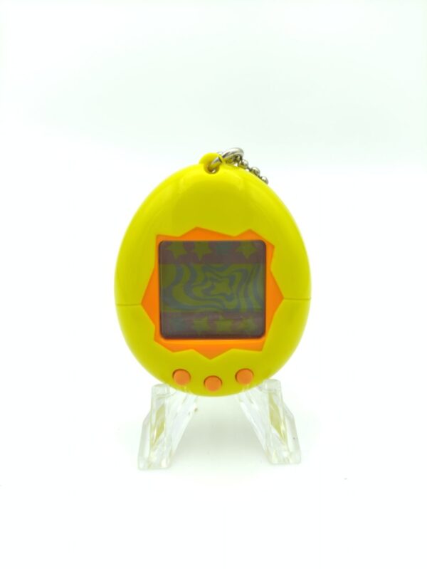 Tamagotchi Original P1/P2 Yellow w/ orange Bandai 1997 Boutique-Tamagotchis 2