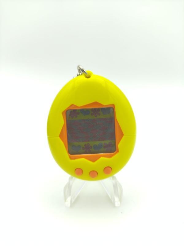 Tamagotchi Original P1/P2 Yellow w/orange Bandai 1997 japan Buy-Tamagotchis 3