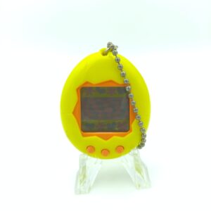 Tamagotchi Original P1/P2 Yellow w/ orange Bandai 1997 English Boutique-Tamagotchis 6