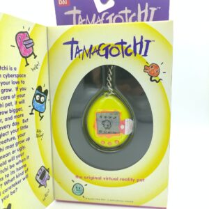 Tamagotchi Original P1/P2 purple w/ yellow Bandai 1997 English Boutique-Tamagotchis 5