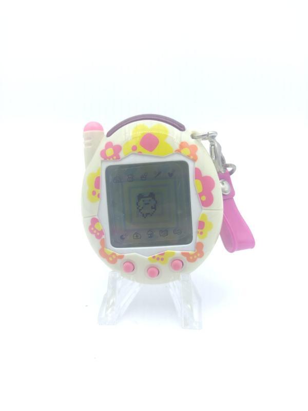 Tamagotchi Keitai Kaitsuu Tamagotchi Plus White Flowering Bandai Boutique-Tamagotchis