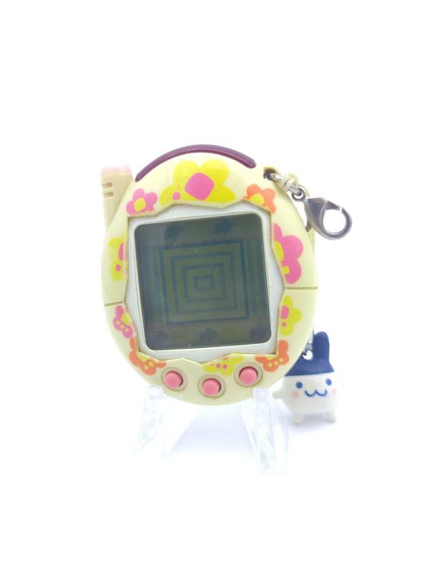 Tamagotchi Keitai Kaitsuu Tamagotchi Plus White Flowering Bandai Buy-Tamagotchis 2