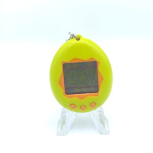 Tamagotchi Original P1/P2 Orange w/ yellow Bandai 1997 English Boutique-Tamagotchis 4