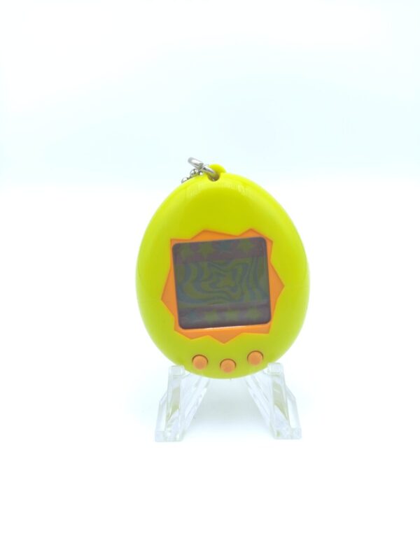 Tamagotchi Original P1/P2 Yellow w/ orange Bandai 1997 English Boutique-Tamagotchis