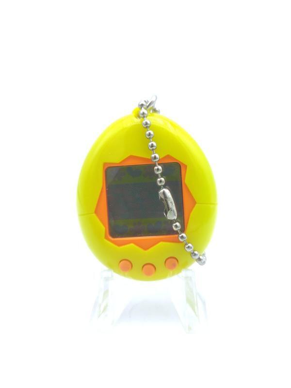 Tamagotchi Original P1/P2 Yellow w/ orange Bandai 1997 Buy-Tamagotchis 2