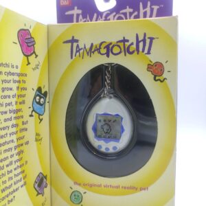 Tamagotchi Original P1/P2 white w/ blue Bandai 1997 English Buy-Tamagotchis