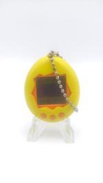 Tamagotchi Original P1/P2 Yellow w/ orange Bandai 1997 Buy-Tamagotchis 3