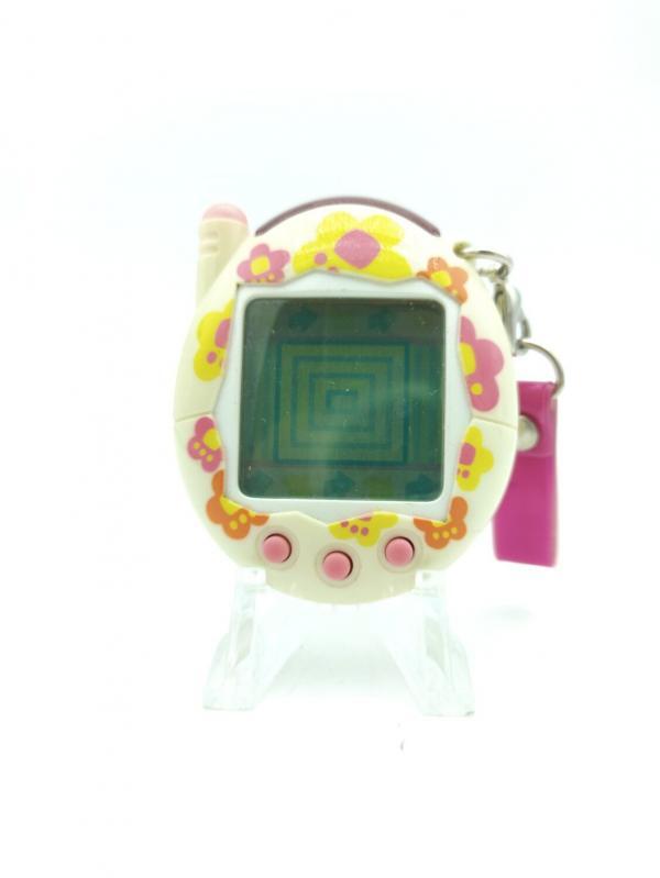 Tamagotchi Keitai Kaitsuu Tamagotchi Plus White Flowering Bandai Buy-Tamagotchis 2