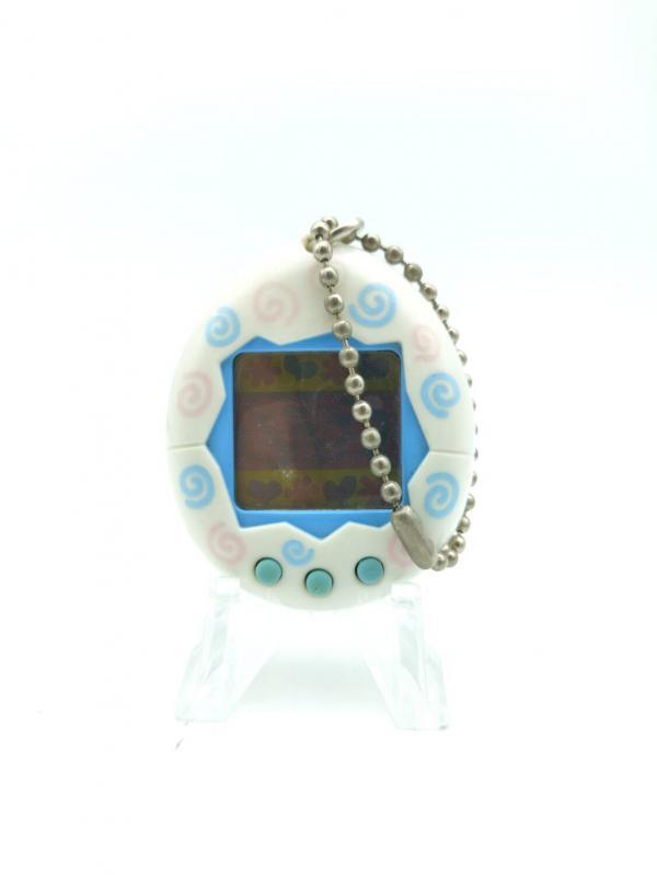 Tamagotchi Original P1/P2 White w/ spirals Bandai 1997 Virtual pet Buy-Tamagotchis 2