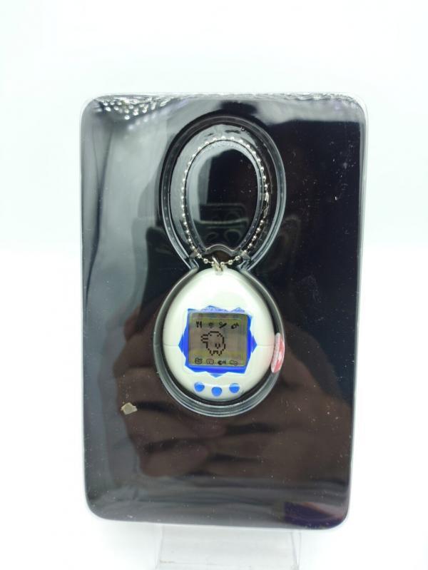 Tamagotchi Original P1/P2 White w/ blue Original Bandai 1997 Buy-Tamagotchis 4